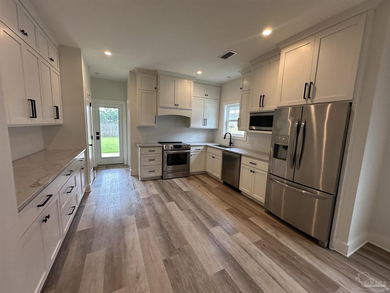 1109 E Leonard St - Photo 5 of 22