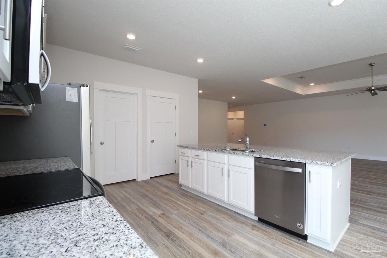 10988 Coues Dr - Photo 7 of 31
