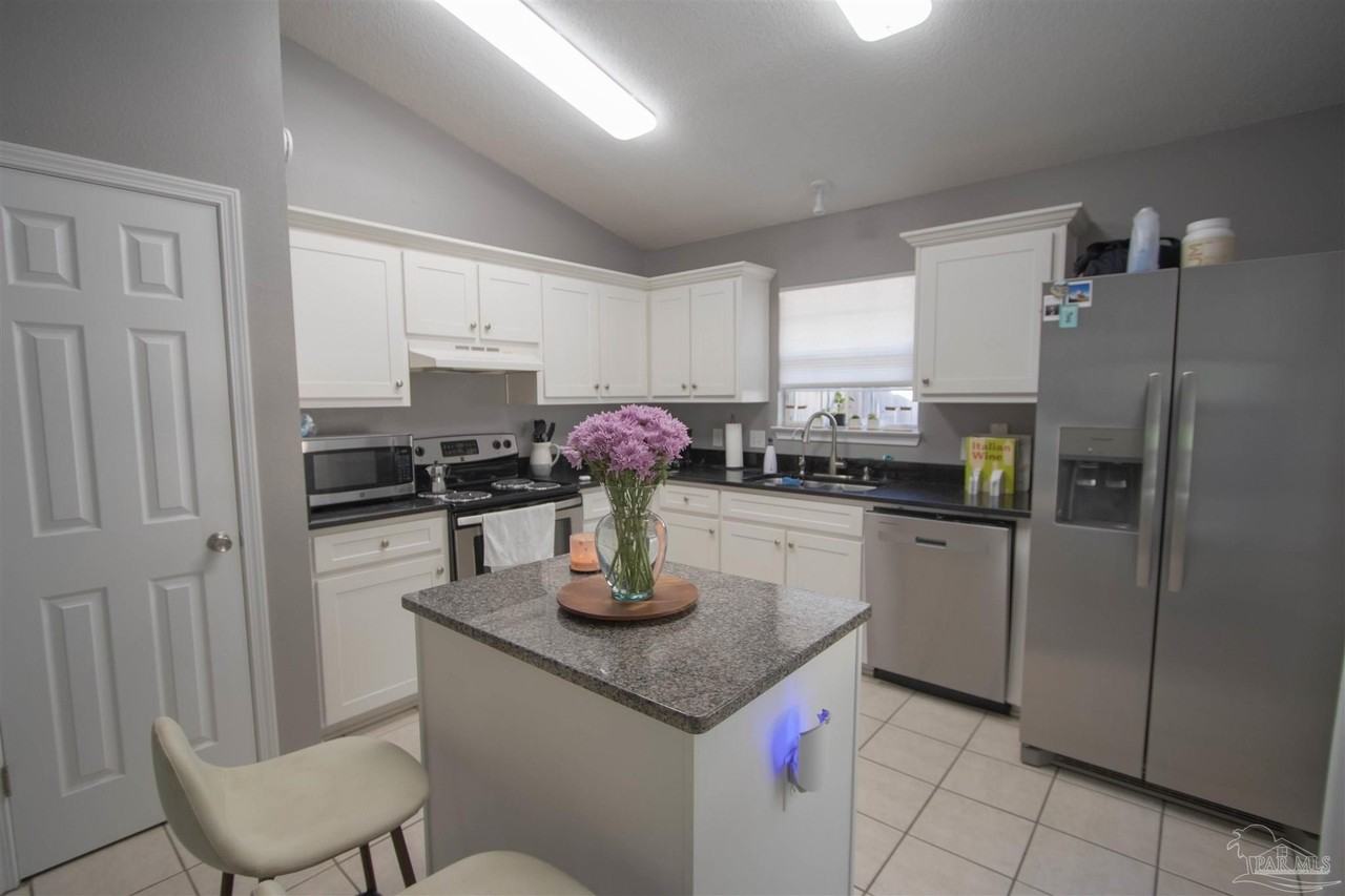 1232 Greystone Ln - Photo 2 of 19