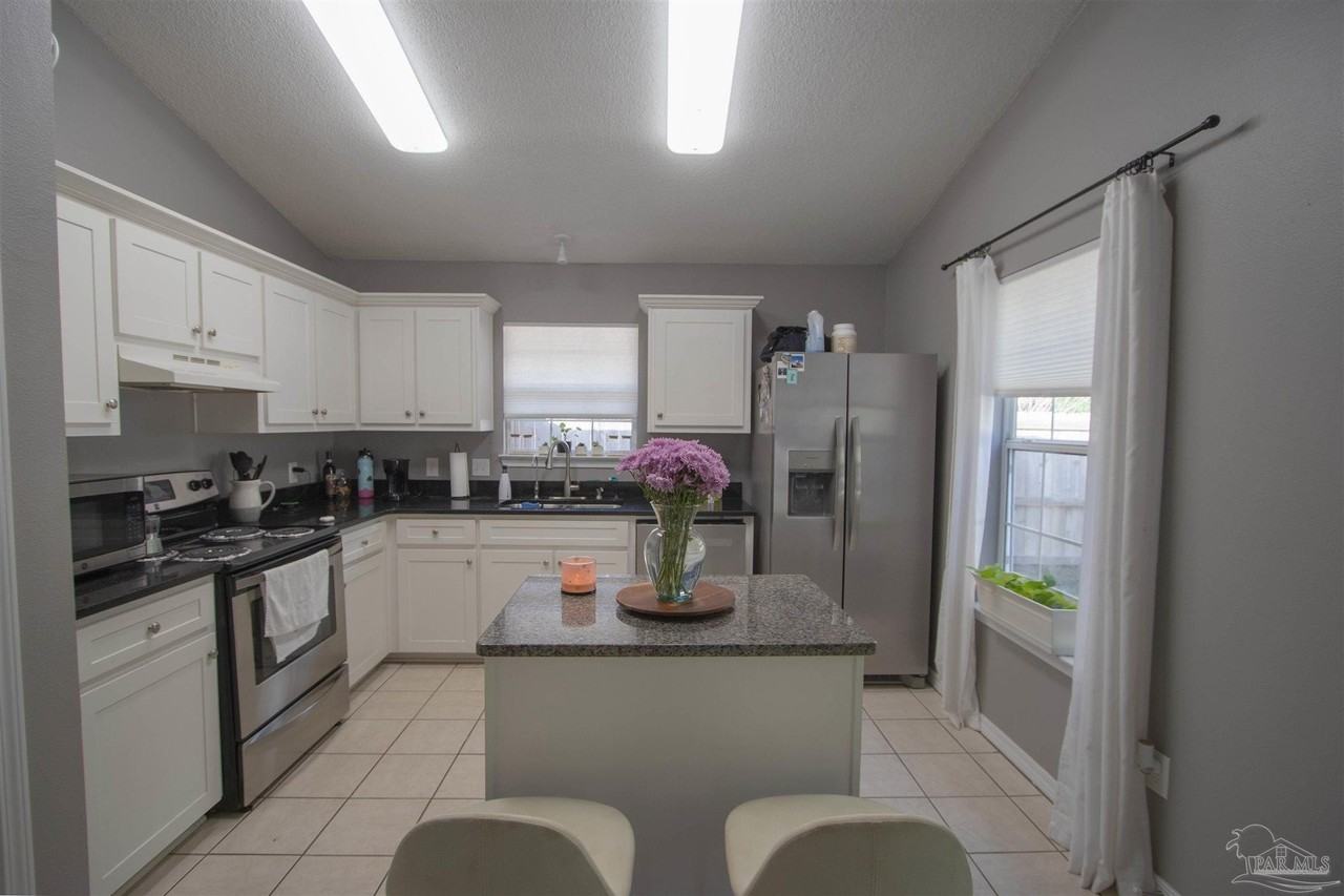 1232 Greystone Ln - Photo 5 of 19