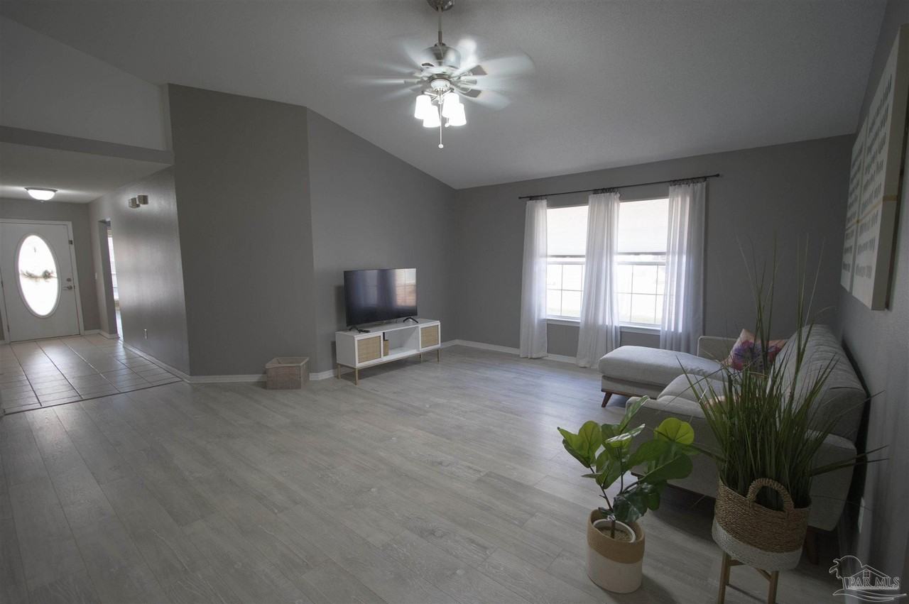 1232 Greystone Ln - Photo 6 of 19
