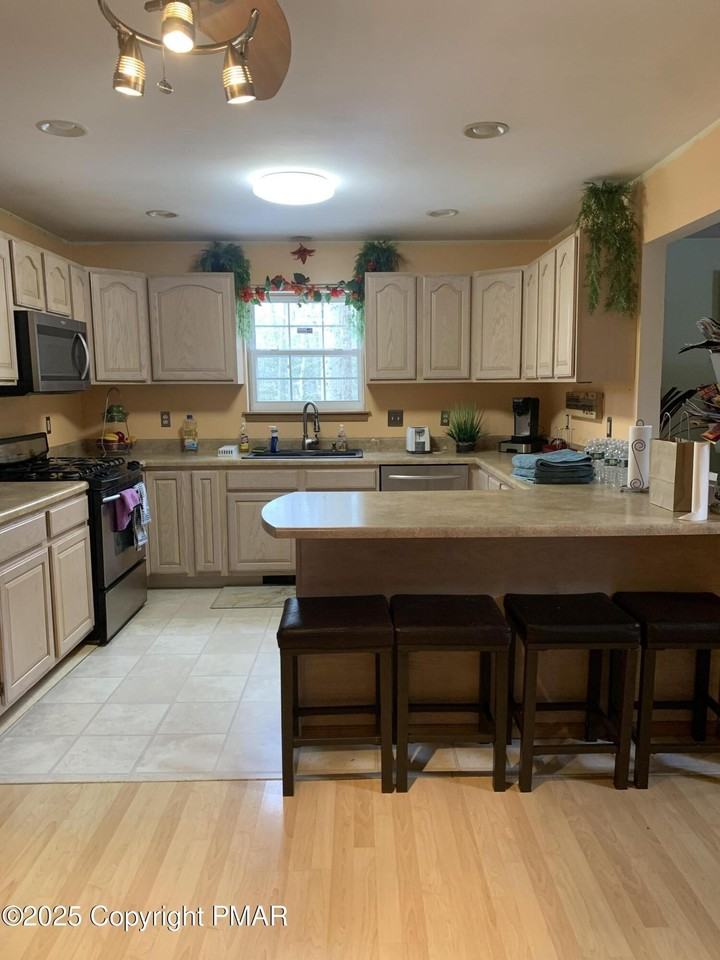 1039 Seven Nations Dr - Photo 4 of 23