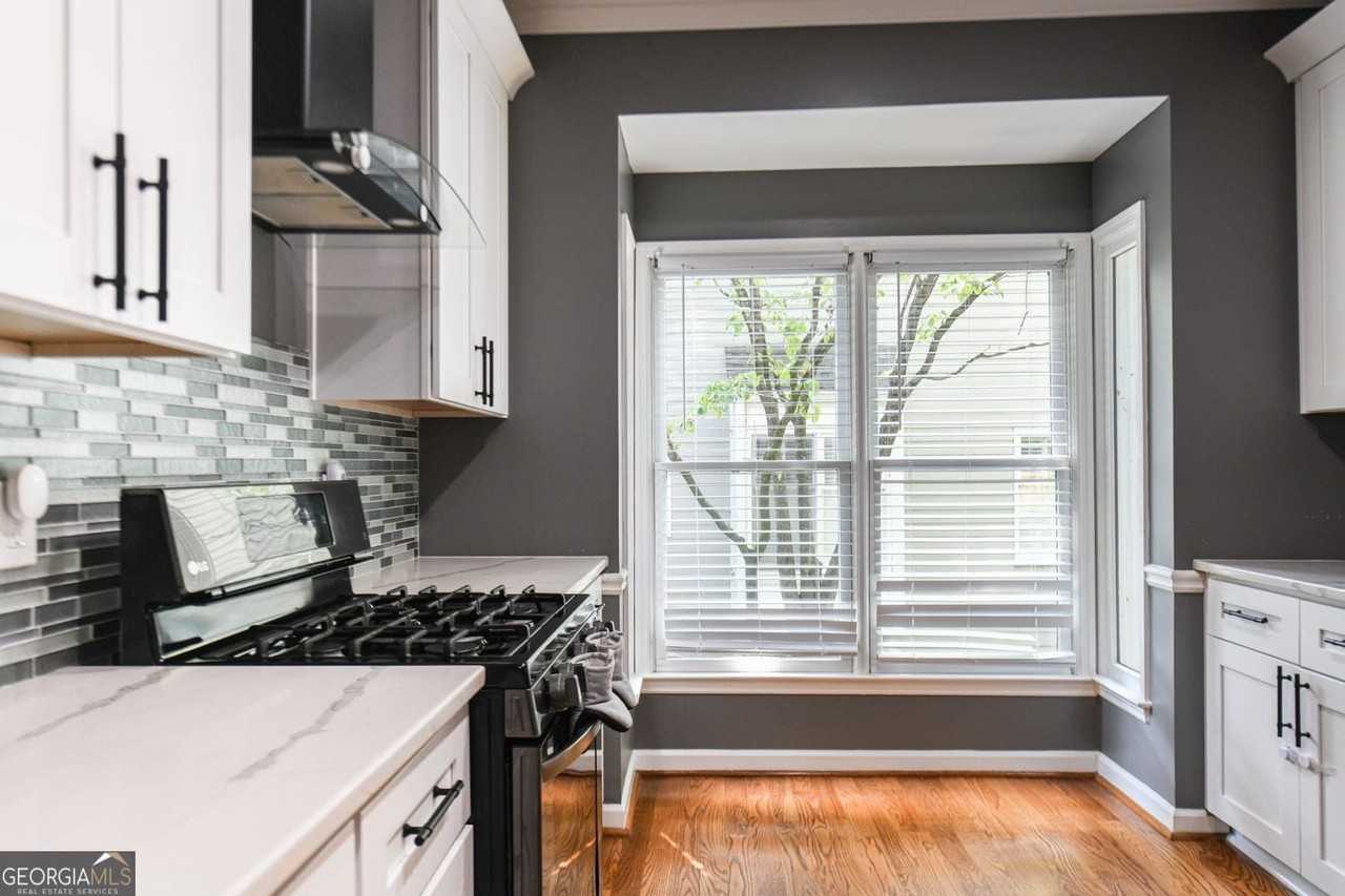304 Bridle Path - Photo 5 of 33