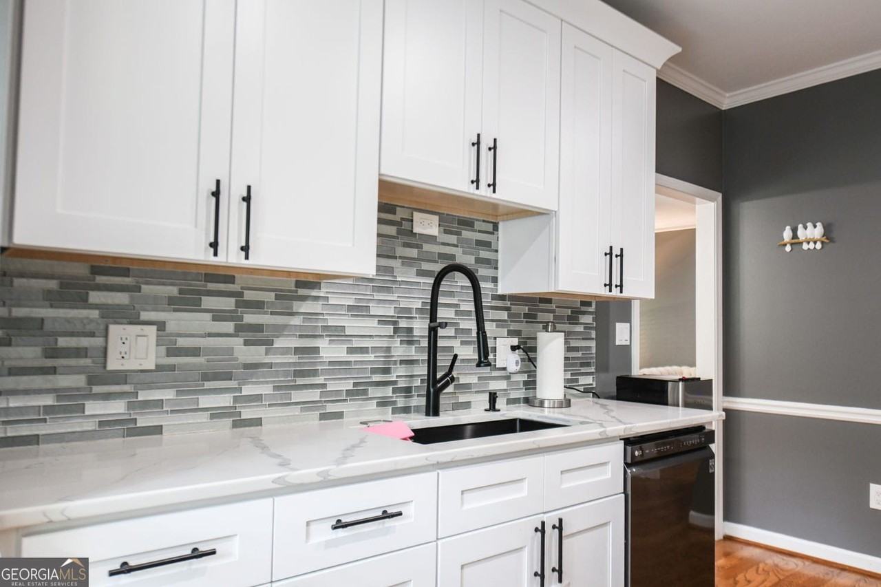 304 Bridle Path - Photo 6 of 33
