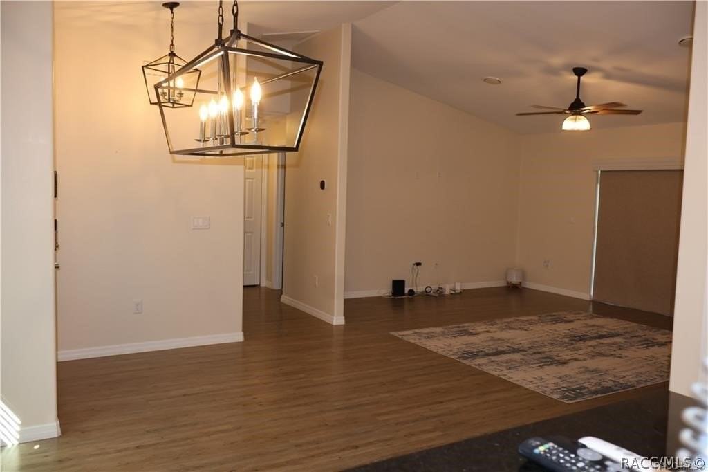 381 E Dusty Ct - Photo 5 of 24