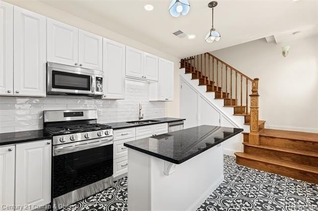 410 E Main St - Photo 2 of 10
