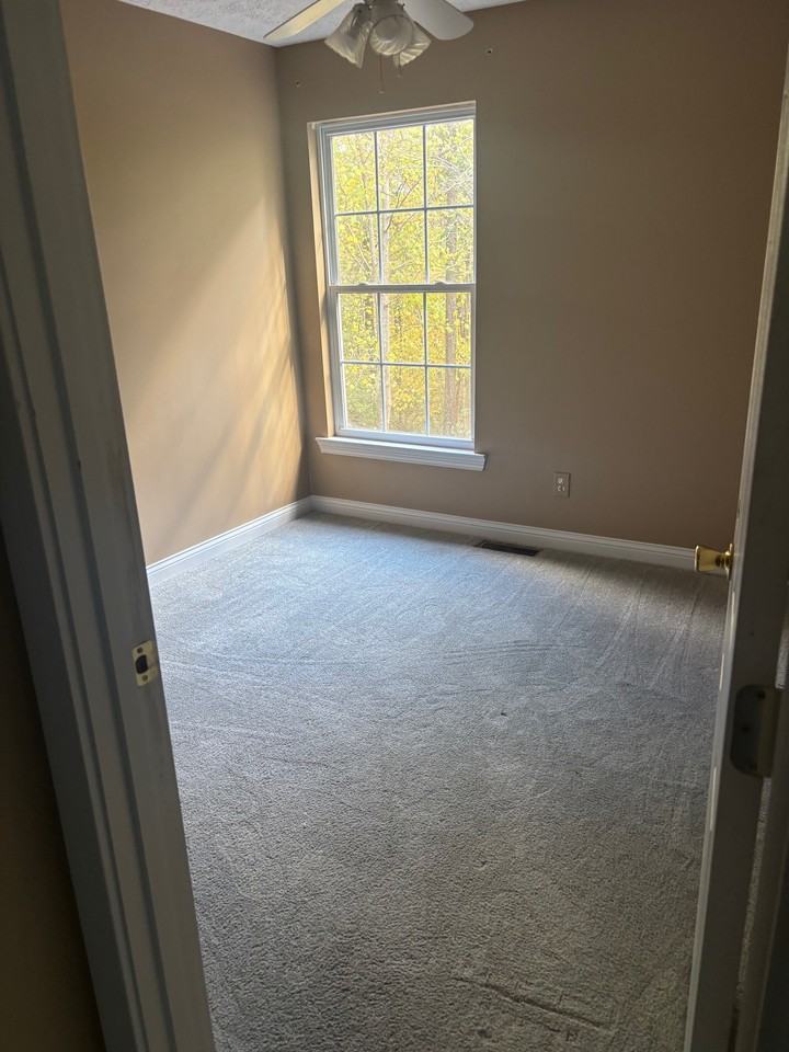 135 Ashberry DriveUnit D #D - Photo 3 of 7