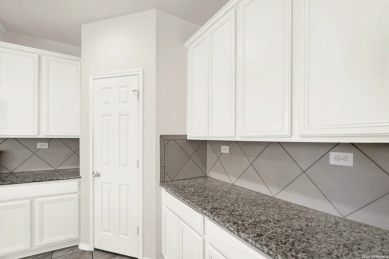 424 Landmark Fls - Photo 5 of 33