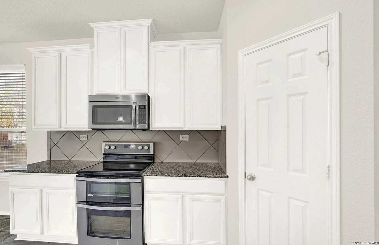424 Landmark Fls - Photo 6 of 33