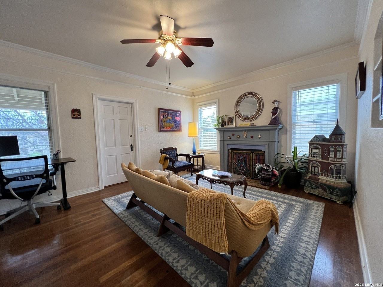 419 Club Dr - Photo 2 of 17