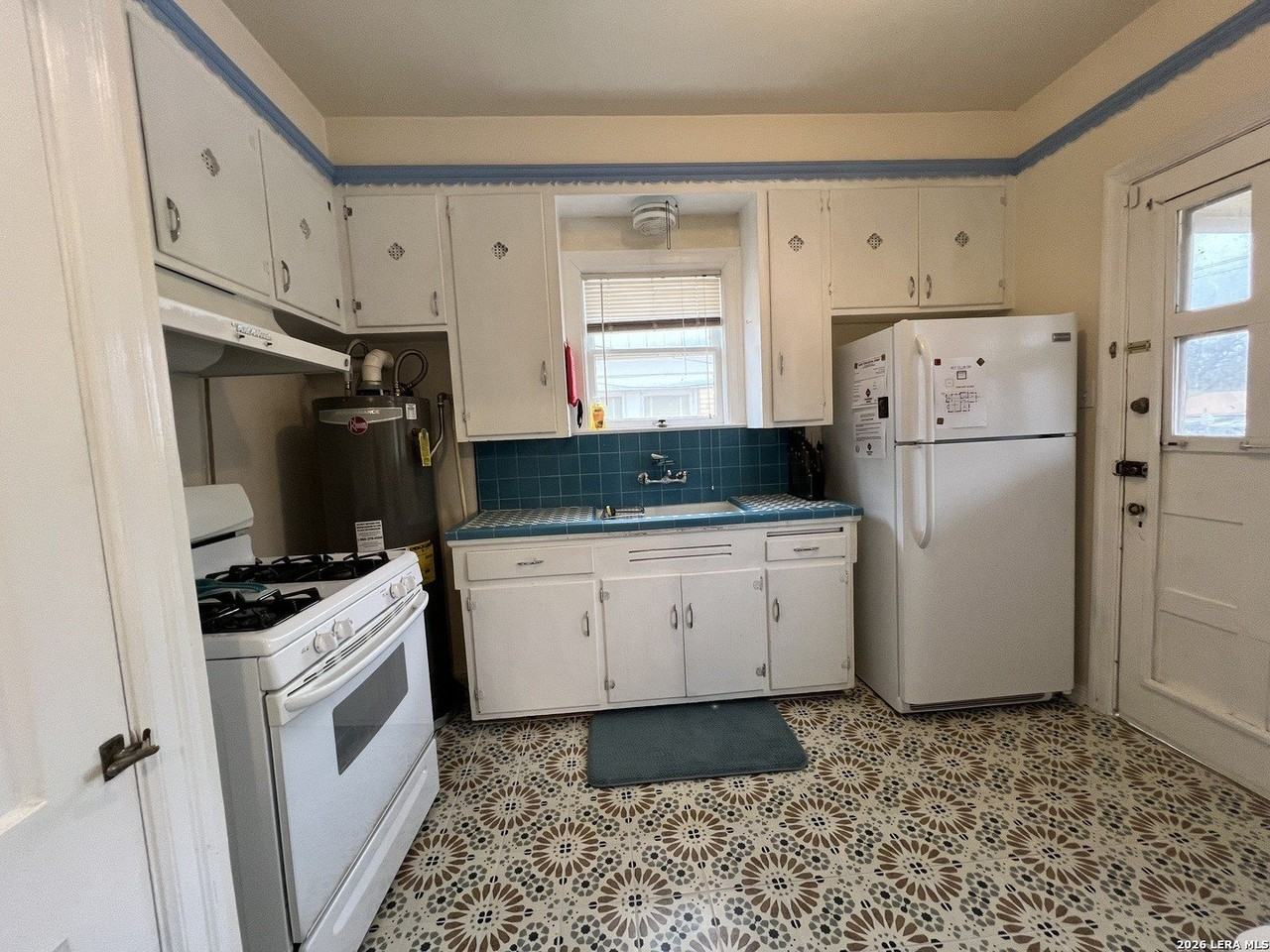 419 Club Dr - Photo 6 of 17