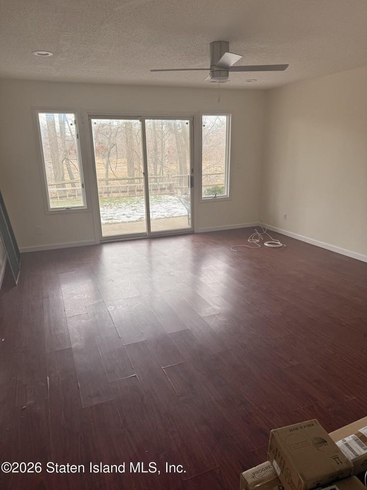 97 Commodore Dr - Photo 4 of 13