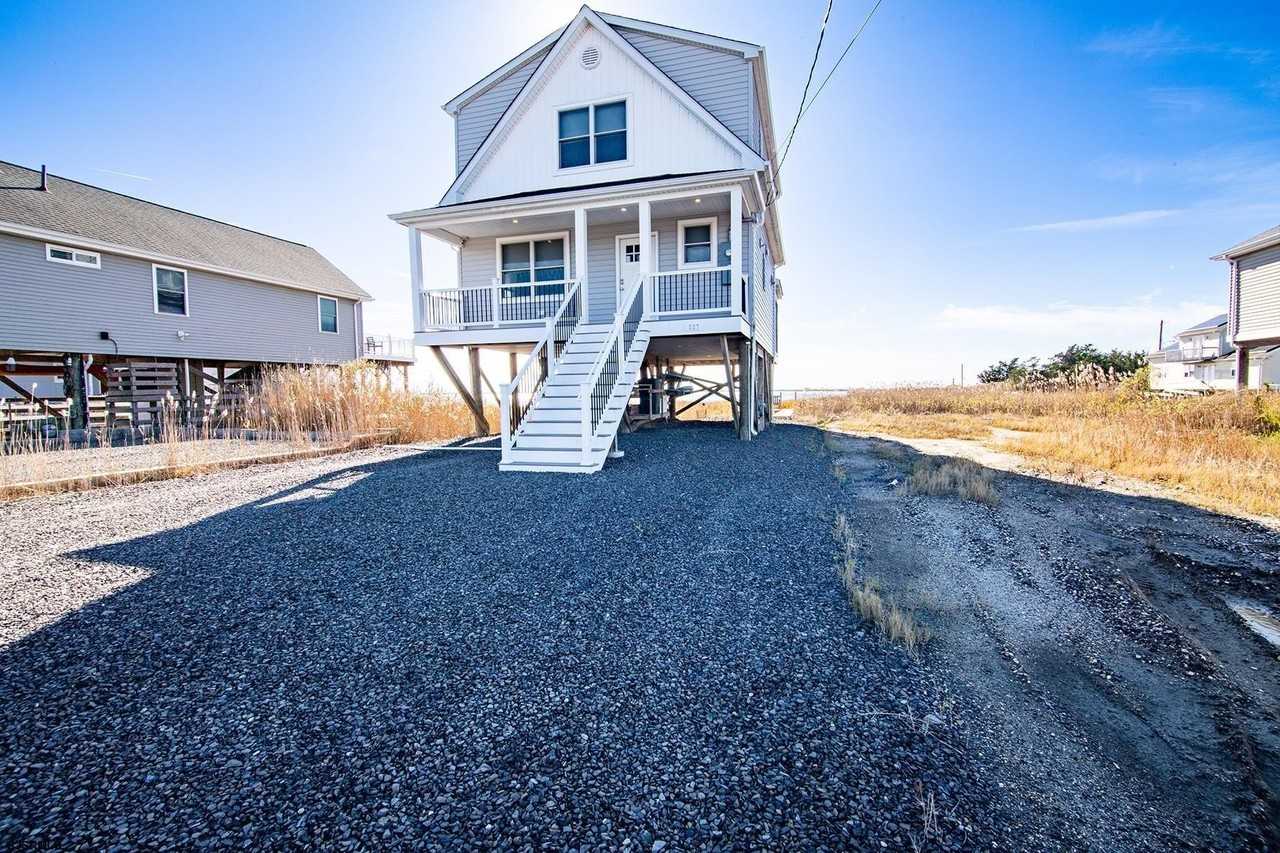 327 Oakland Ave - Photo 2 of 24