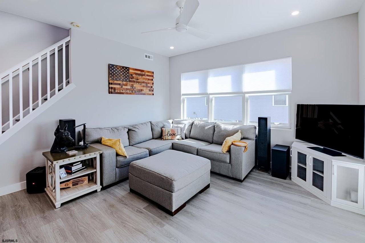 327 Oakland Ave - Photo 6 of 24