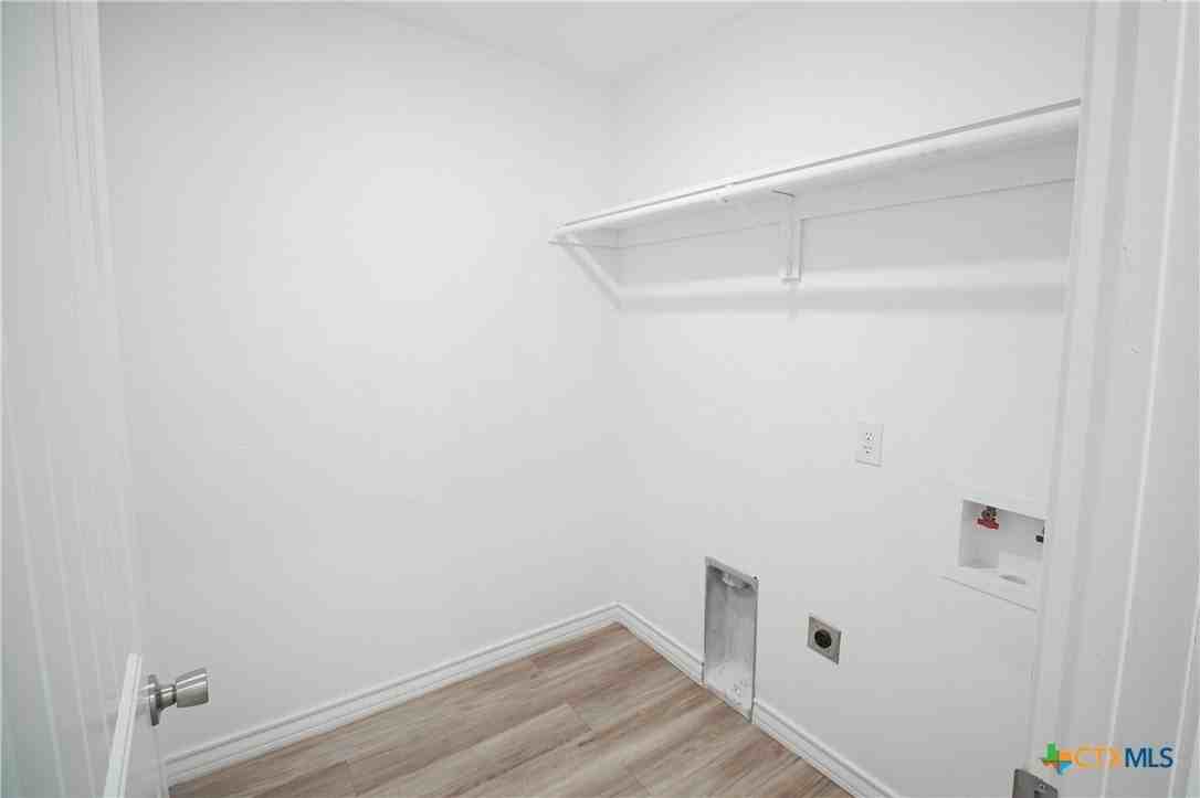 1601 Cloud St - Photo 4 of 24