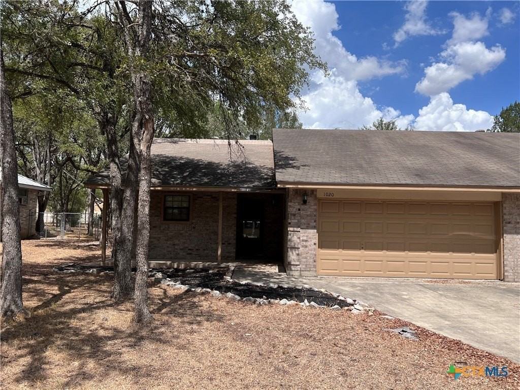 1020 Madeline St - Photo 2 of 20