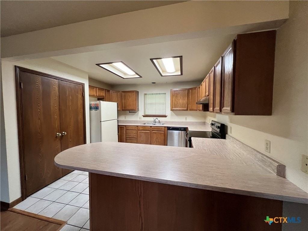 1020 Madeline St - Photo 3 of 20