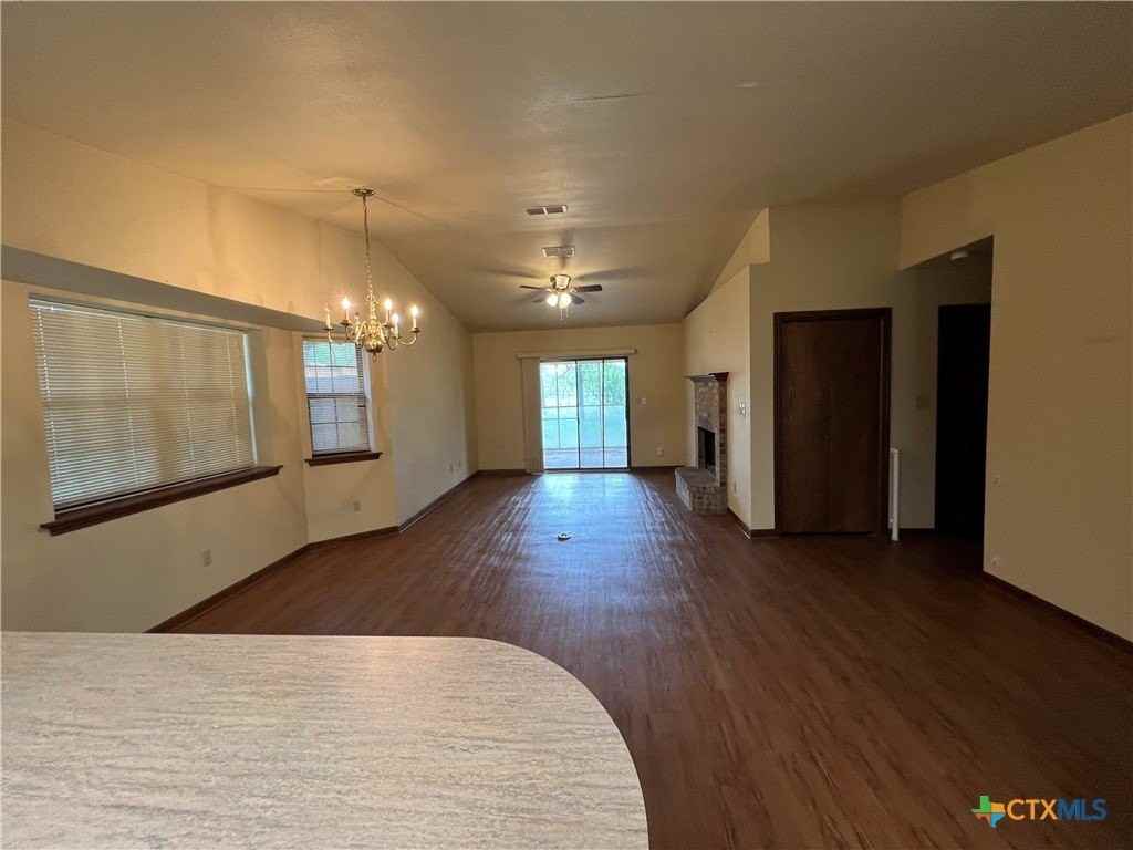 1020 Madeline St - Photo 4 of 20