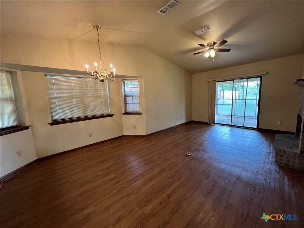 1020 Madeline St - Photo 5 of 20