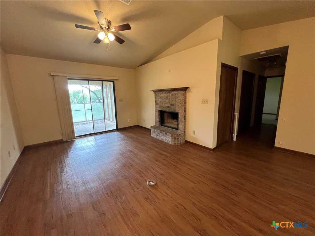 1020 Madeline St - Photo 6 of 20