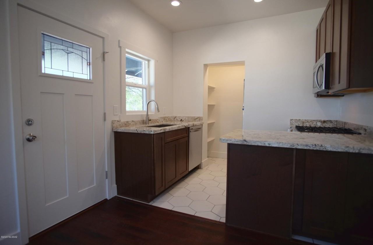 118 E 18th St - Photo 3 of 16