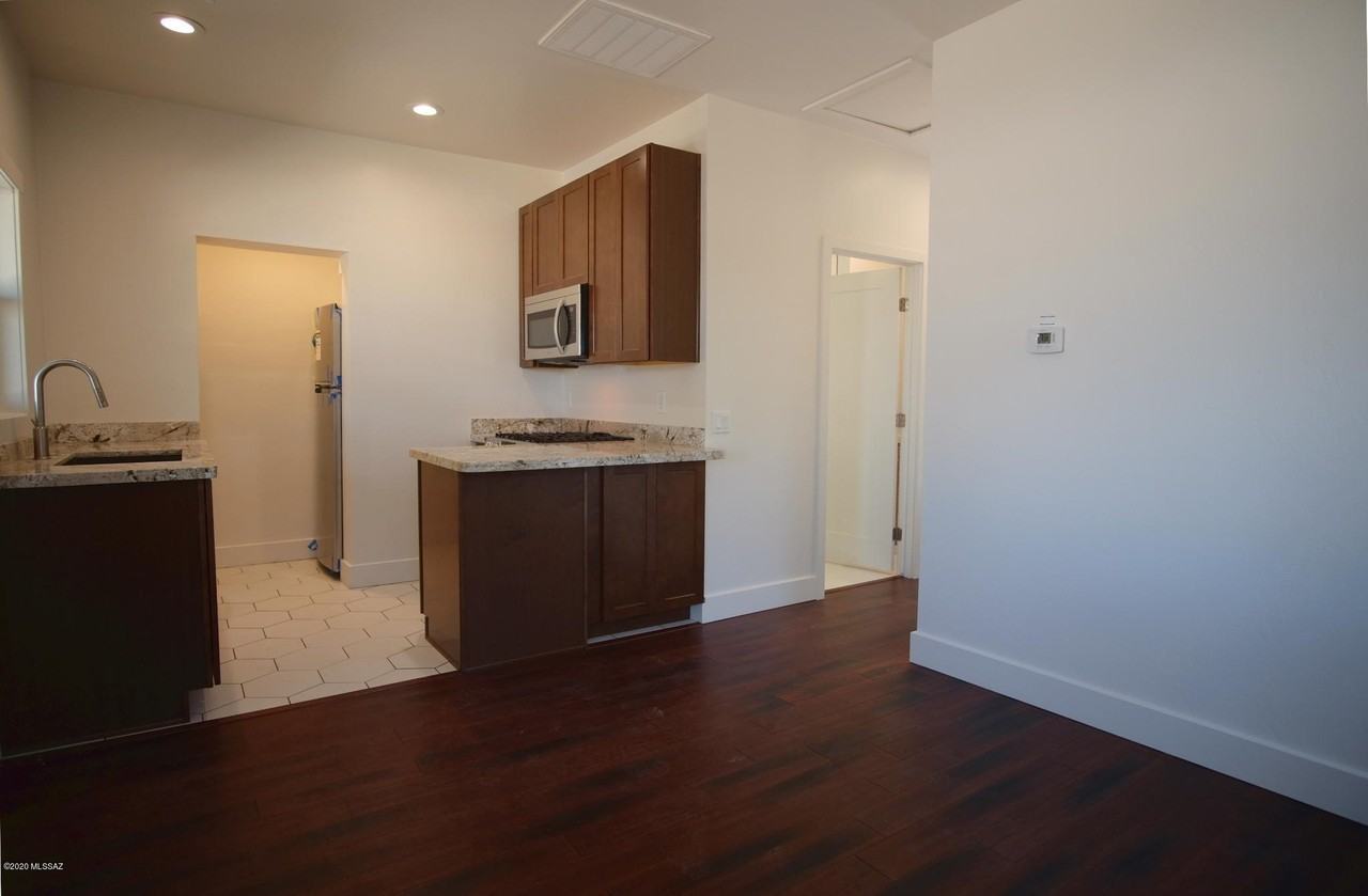 118 E 18th St - Photo 4 of 16