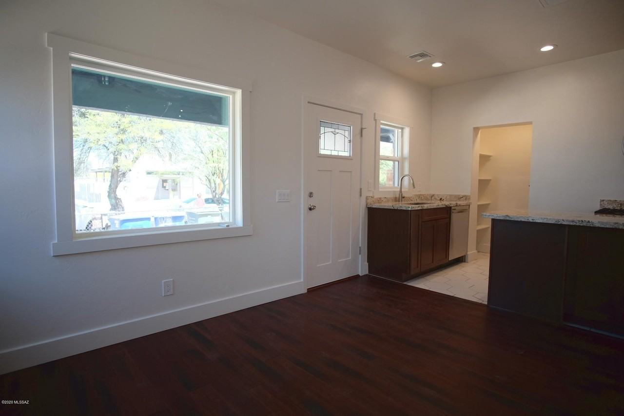 118 E 18th St - Photo 6 of 16