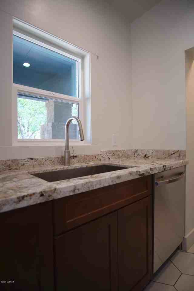118 E 18th St - Photo 7 of 16