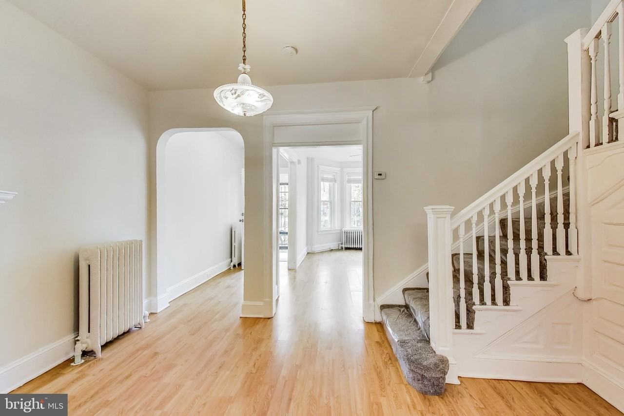 137 R St Ne - Photo 4 of 28