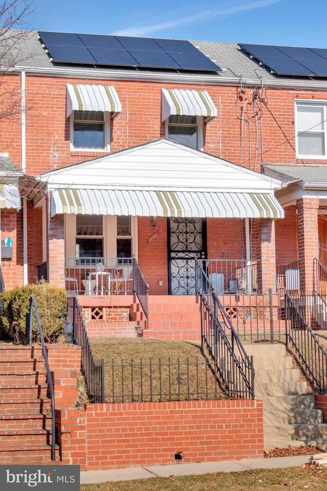 2202 U Pl Se - Photo 2 of 20