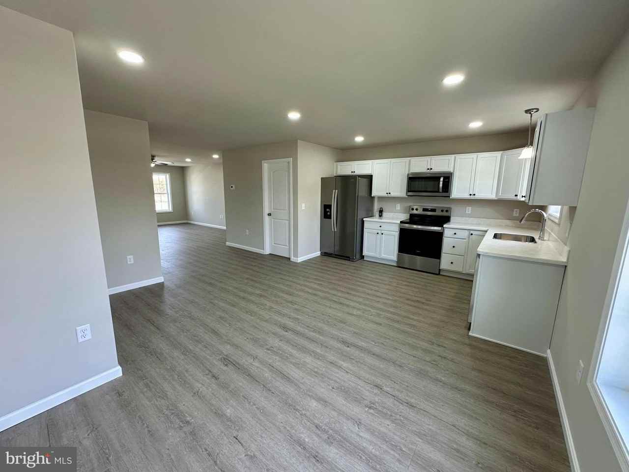 226 Rojan Rd - Photo 6 of 31