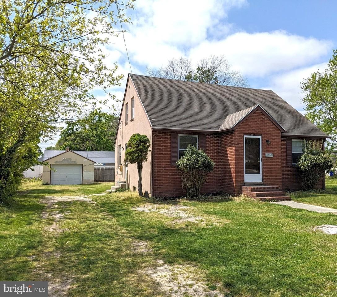 604 Hickory Ln - Photo 2 of 2