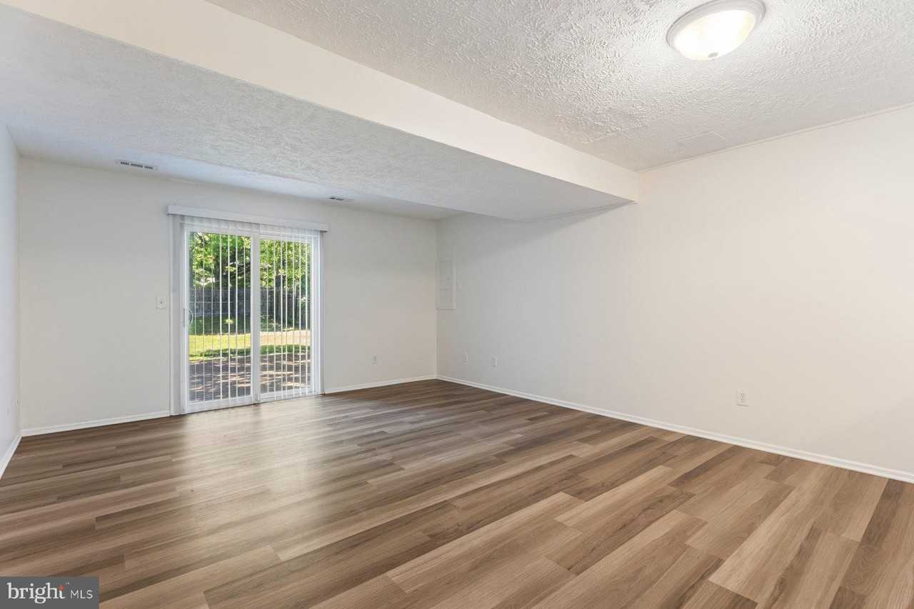 6319 Harris Heights Ave - Photo 6 of 21