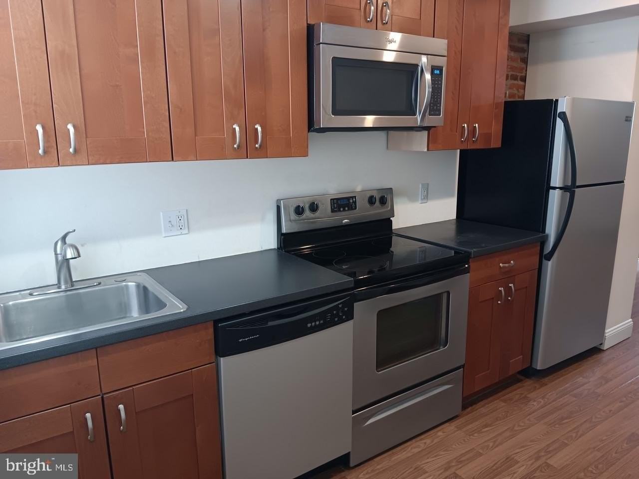 1026 Patapsco St - Photo 6 of 23