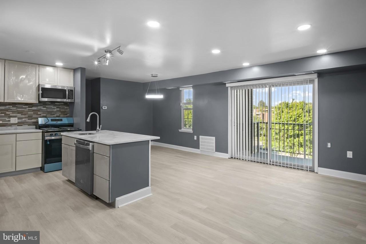 2 Mountbatten Ct - Photo 3 of 13