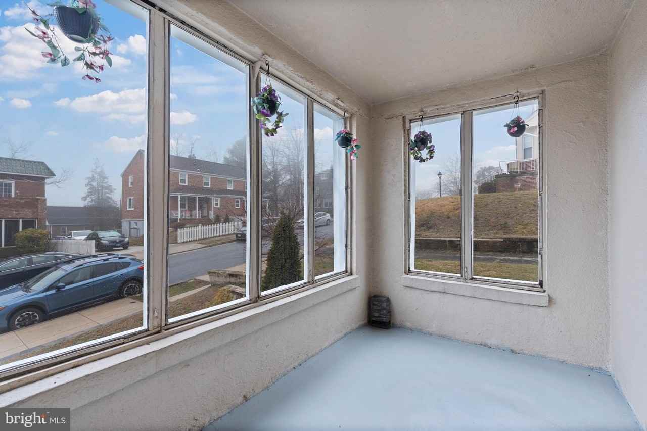 639 Plymouth Rd - Photo 2 of 16