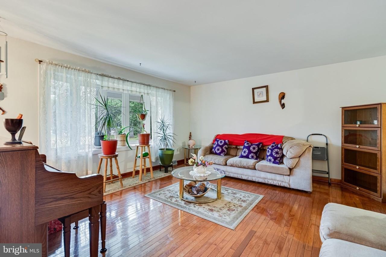 8050 Pomfret Rd - Photo 2 of 26