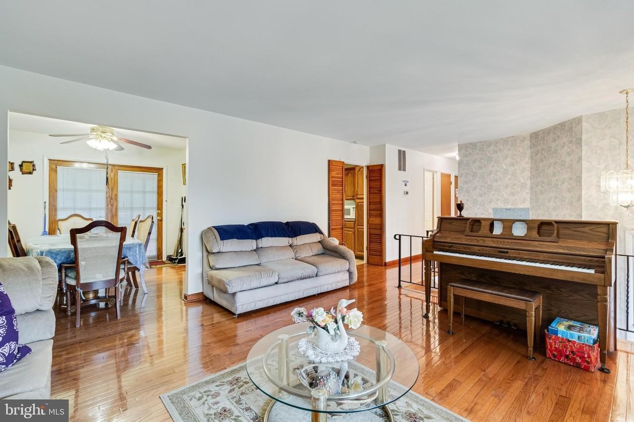 8050 Pomfret Rd - Photo 4 of 26