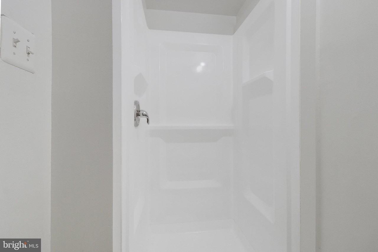 5004 Roanoke Pl - Photo 7 of 25