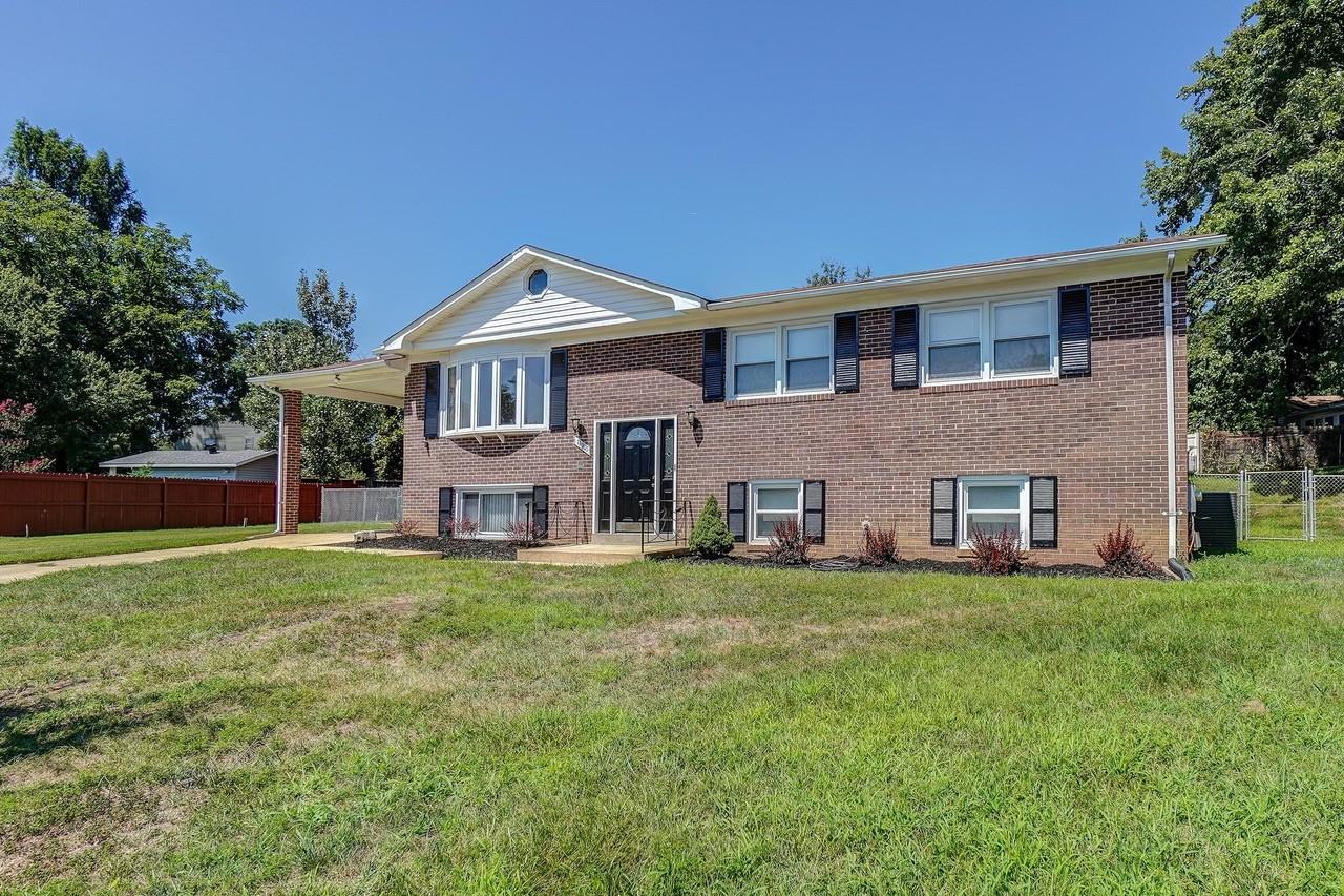 11901 Bizet Ct - Photo 2 of 31