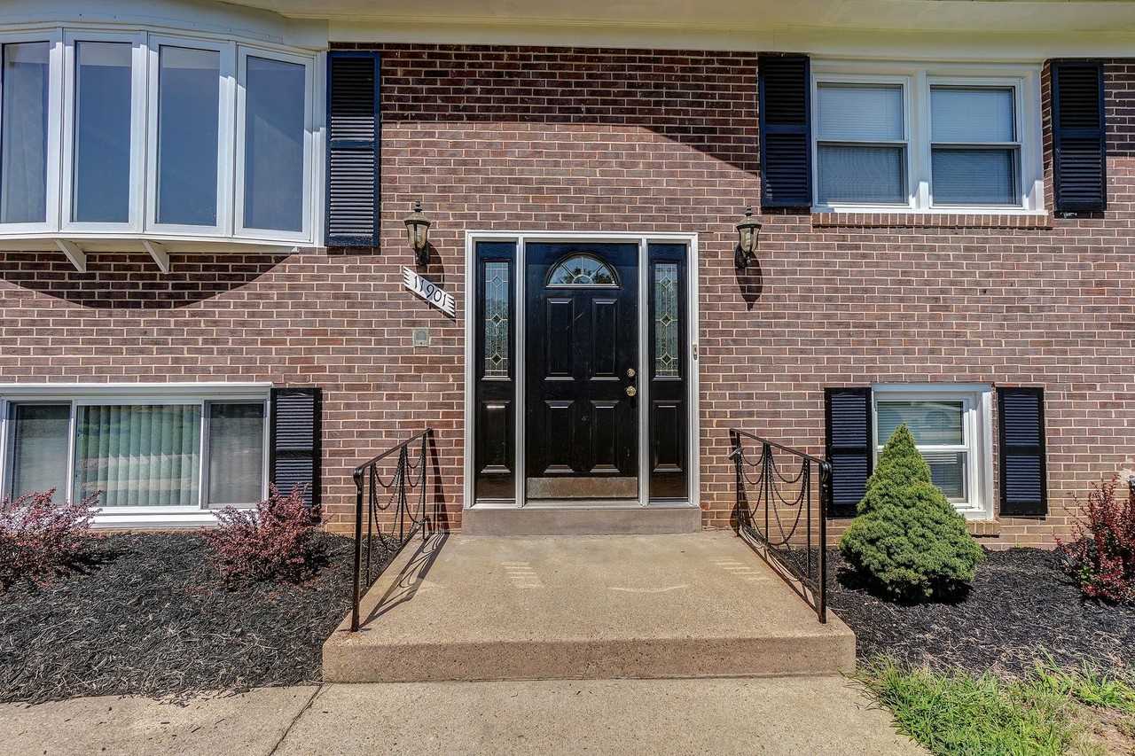 11901 Bizet Ct - Photo 3 of 31