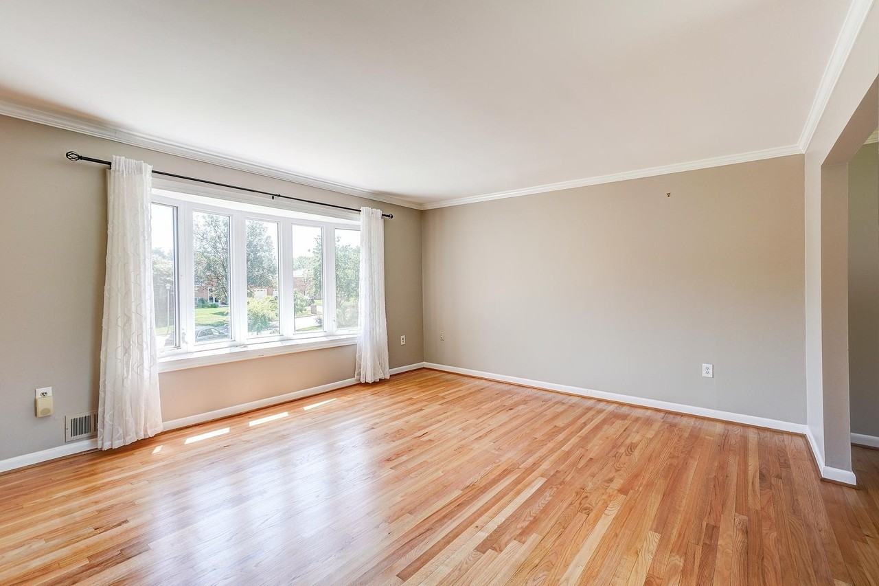 11901 Bizet Ct - Photo 6 of 31