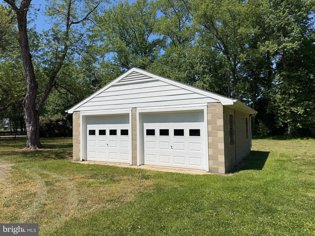 12492 Blades Rd - Photo 3 of 39