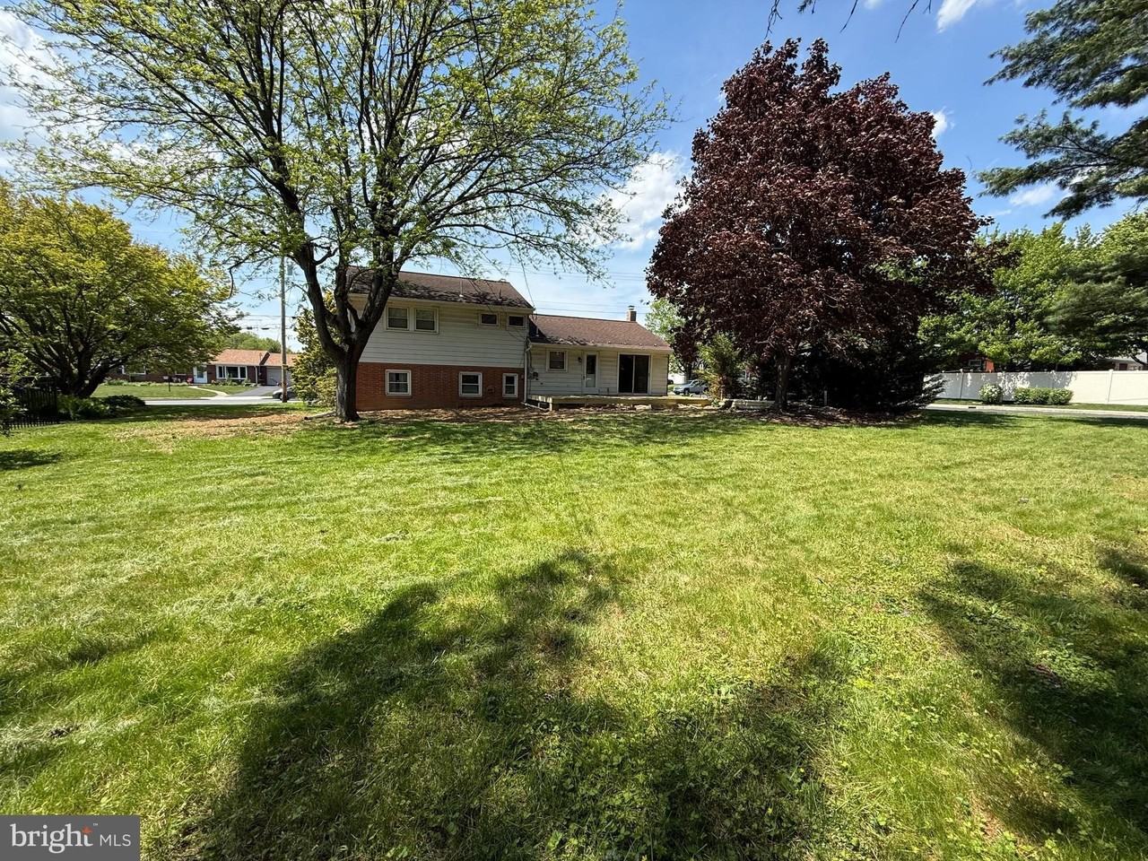 706 W Berger St - Photo 3 of 26