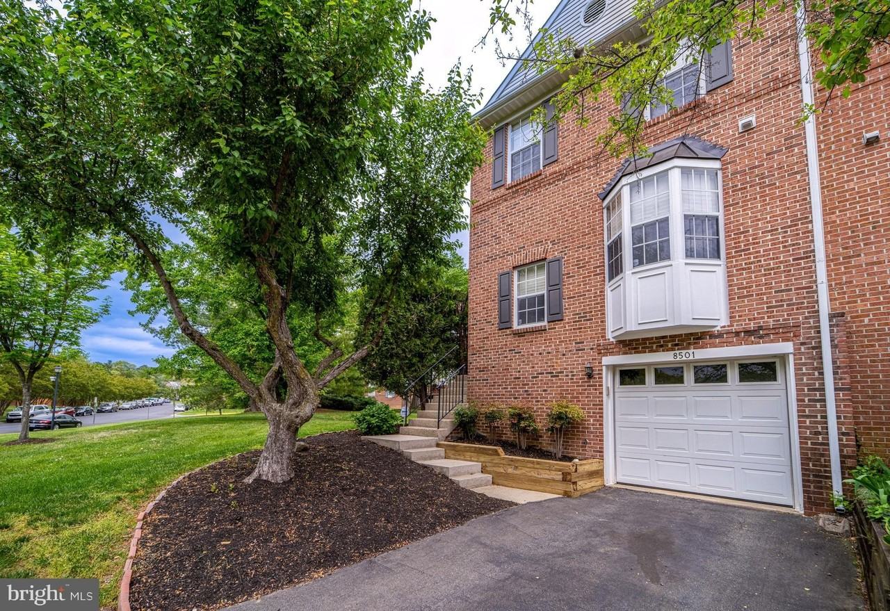 8501 Blue Bird Woods Ct - Photo 3 of 43