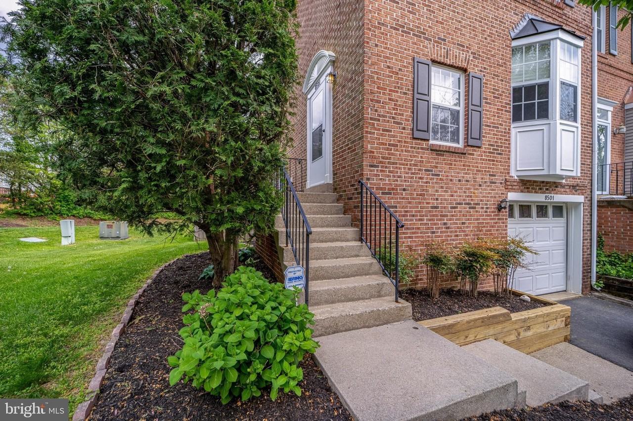 8501 Blue Bird Woods Ct - Photo 5 of 43