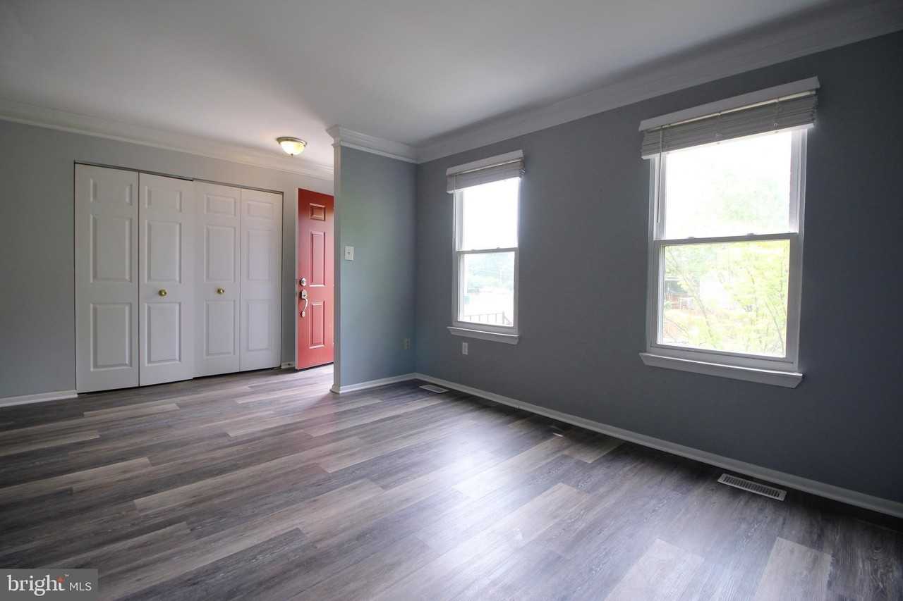 953 Ferndale Ave - Photo 3 of 30