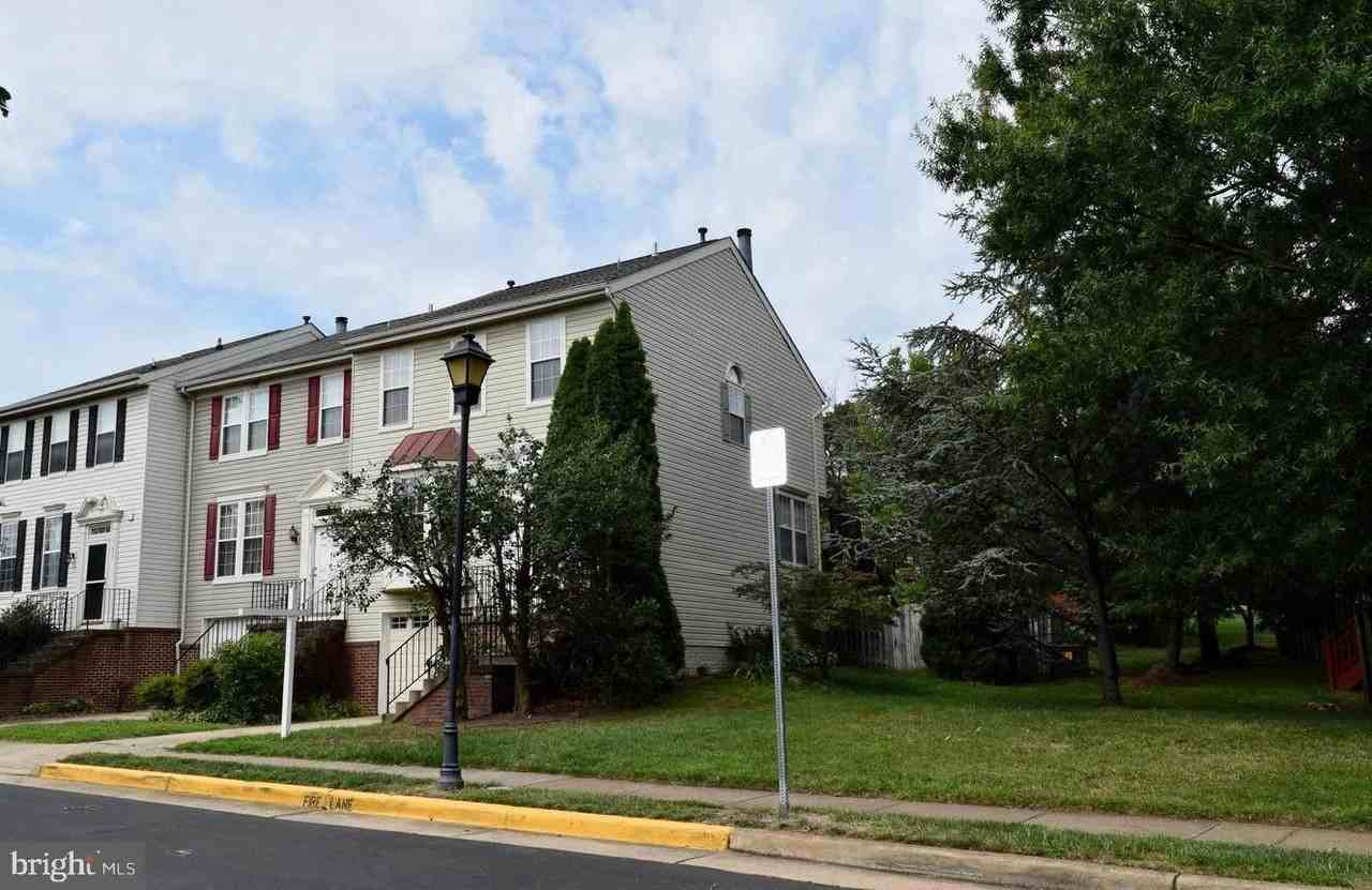 21053 Cornerpost Sq - Photo 2 of 32