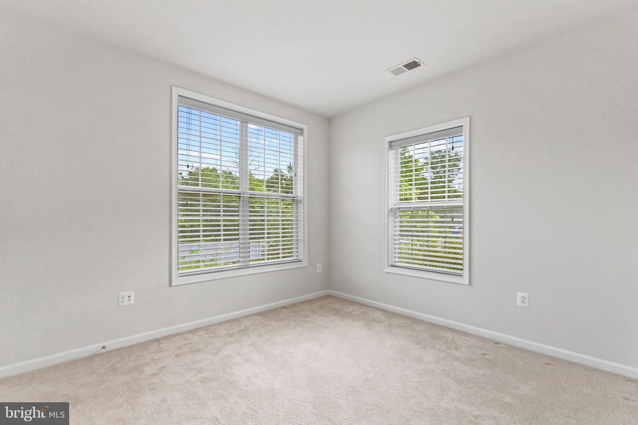 43247 Loudoun Reserve Dr - Photo 5 of 37