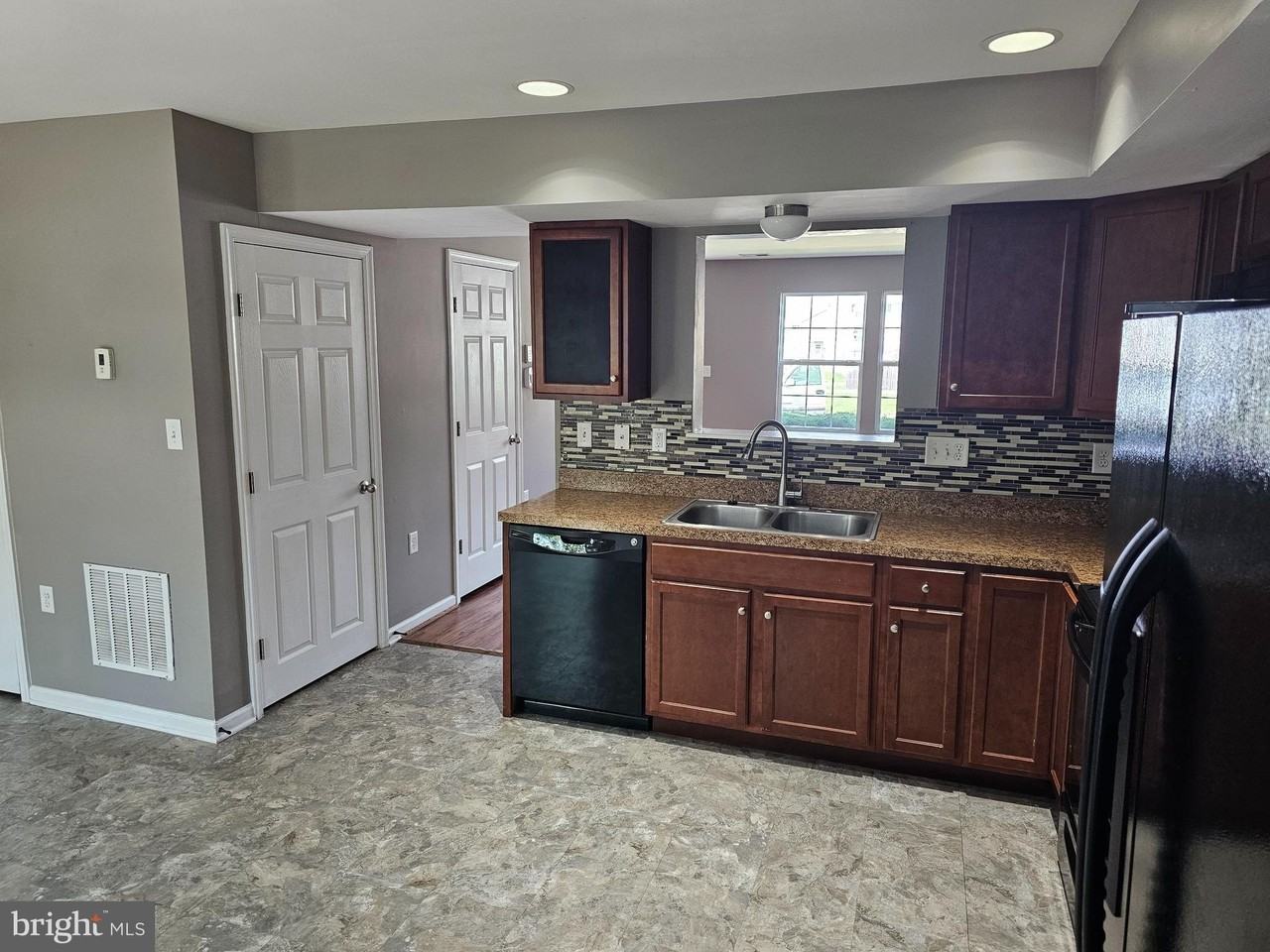 136 Checko Ct - Photo 2 of 13